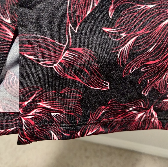 Black top - Picture 3 of 9